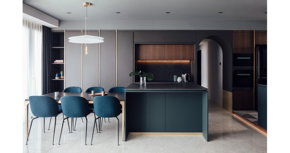 Offene, Mittelgroße Moderne Küche mit Quarzit-Arbeitsplatte und Kücheninsel in London