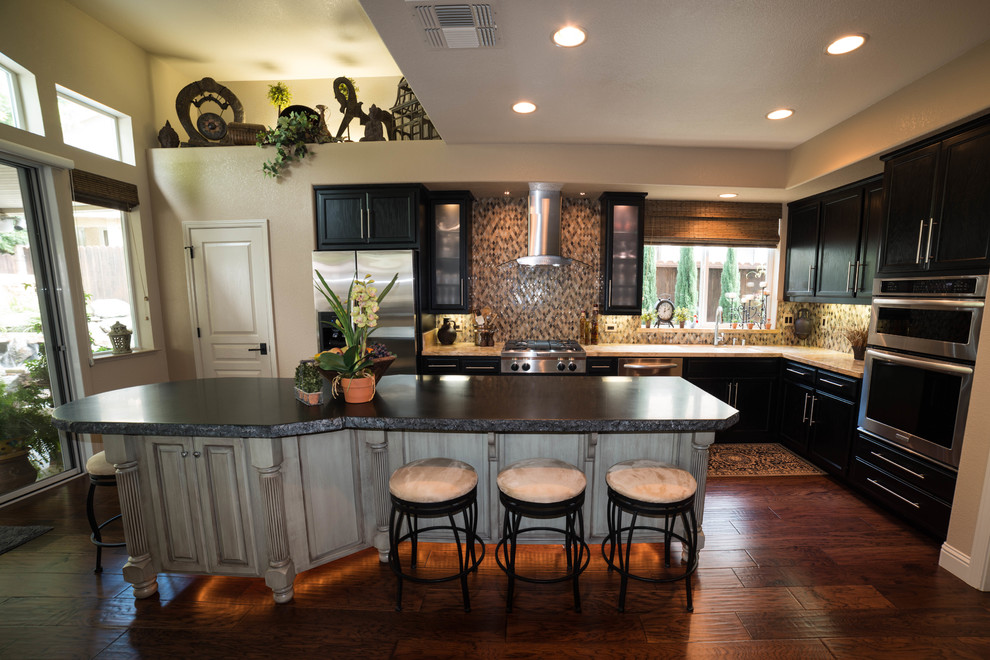 Design ideas for a large traditional kitchen in Sacramento with shaker cabinets and an island.