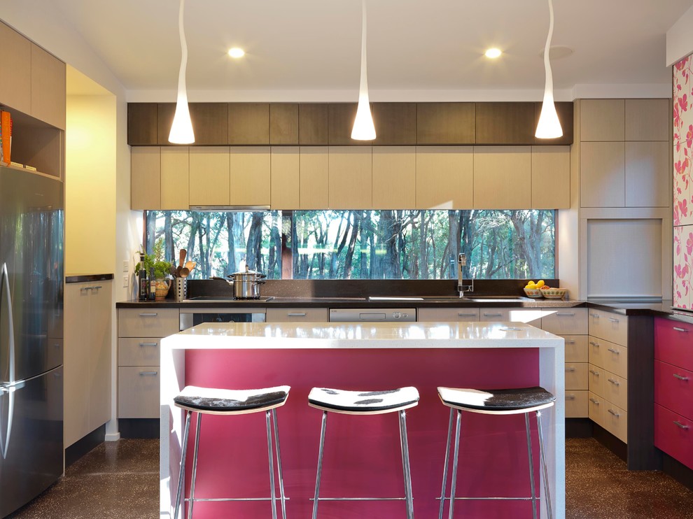 Example of a mid-sized minimalist u-shaped concrete floor eat-in kitchen design in Melbourne with a drop-in sink, flat-panel cabinets, red cabinets, quartz countertops, multicolored backsplash, glass sheet backsplash, stainless steel appliances and an island