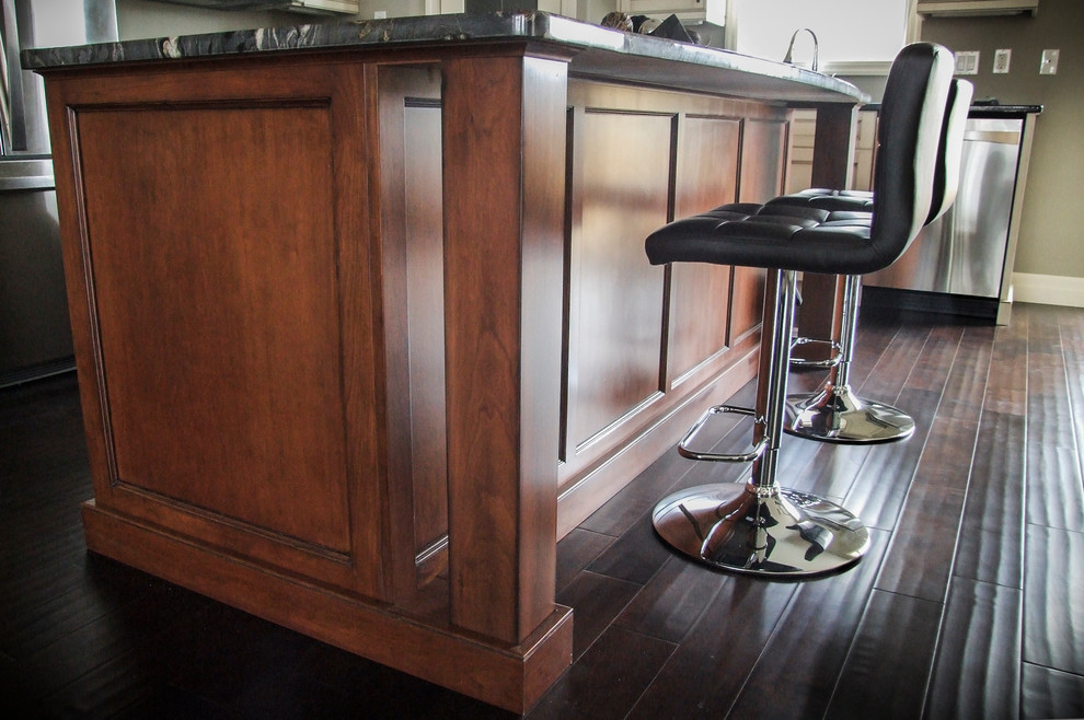 The custom kitchen Traditional Kitchen Toronto by De Grasse