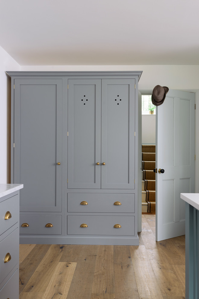 Mid-sized cottage l-shaped medium tone wood floor eat-in kitchen photo in Other with a double-bowl sink, shaker cabinets, gray cabinets, orange backsplash, ceramic backsplash, stainless steel appliances and an island