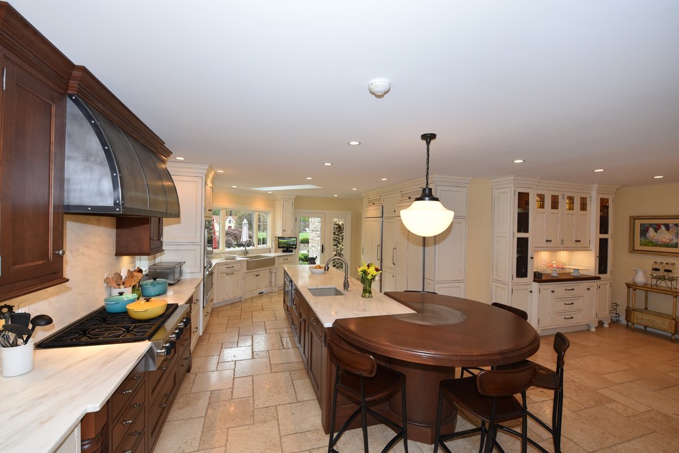 The farmhouse Traditional Kitchen Cincinnati by Kinsella