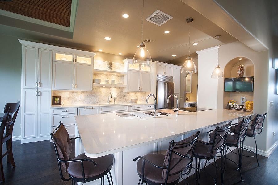 Example of a transitional kitchen design in Oklahoma City