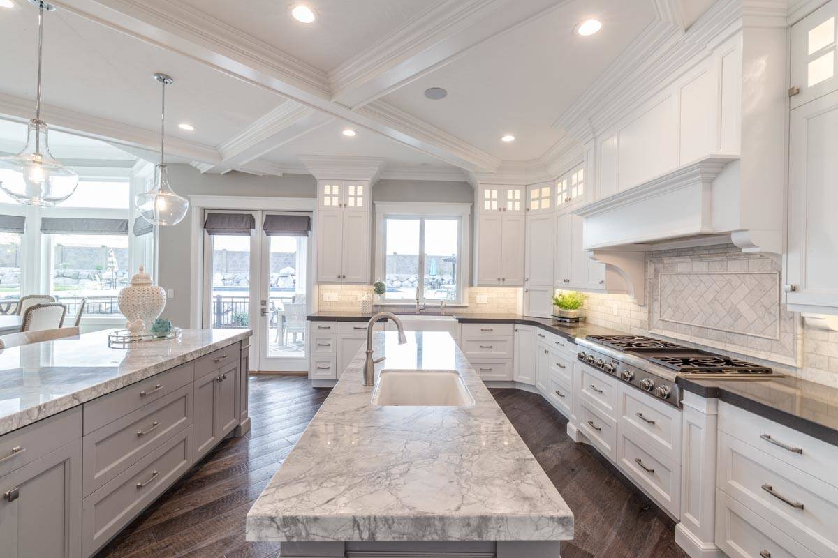 Islands are the crown jewel of kitchen renovations, Houzz study finds -  TileLetter