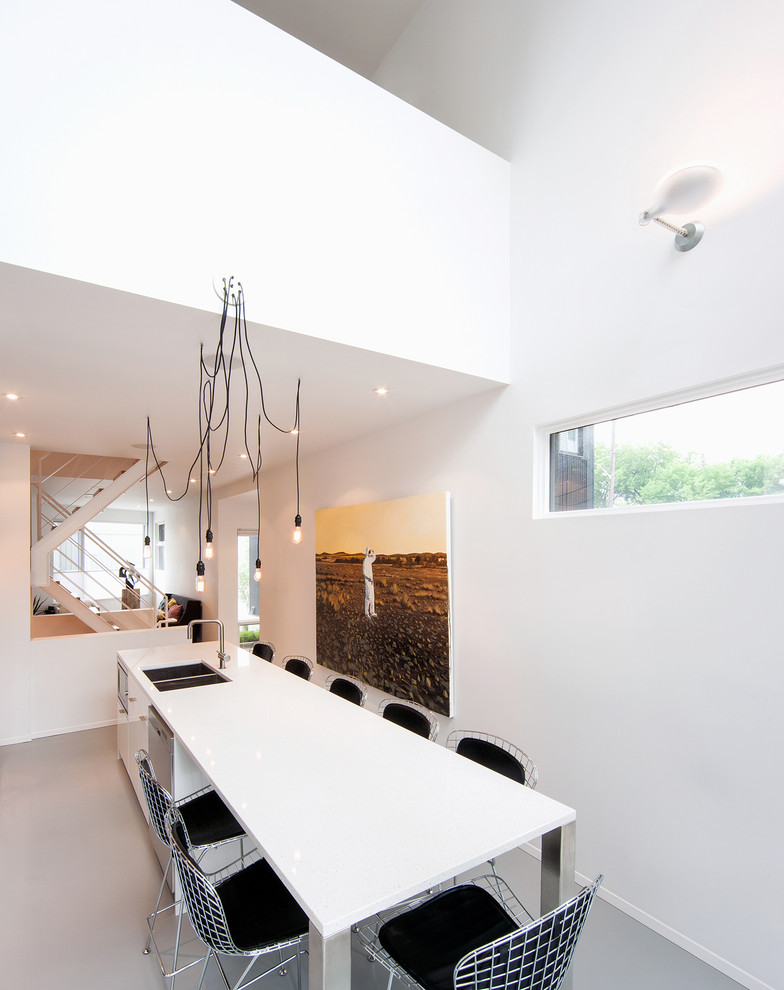 Example of a trendy kitchen design in Ottawa