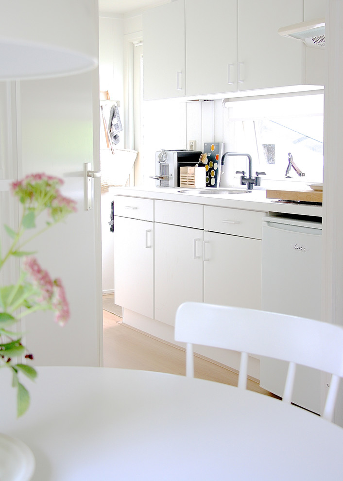 Inspiration for a scandinavian kitchen remodel in Amsterdam