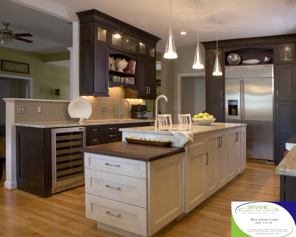 Kitchen - traditional kitchen idea in Wilmington