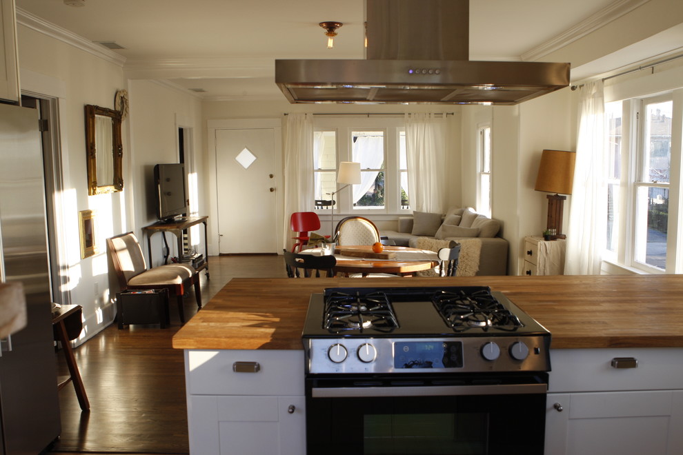 Kitchen - contemporary kitchen idea in Los Angeles
