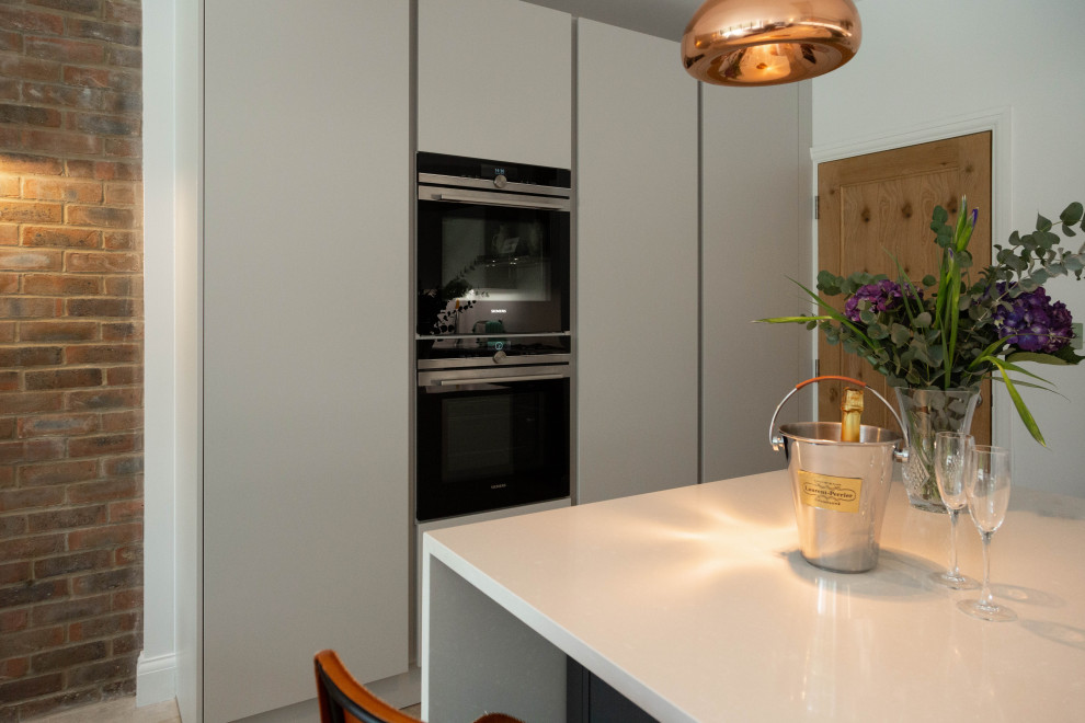 Transitional kitchen photo in London
