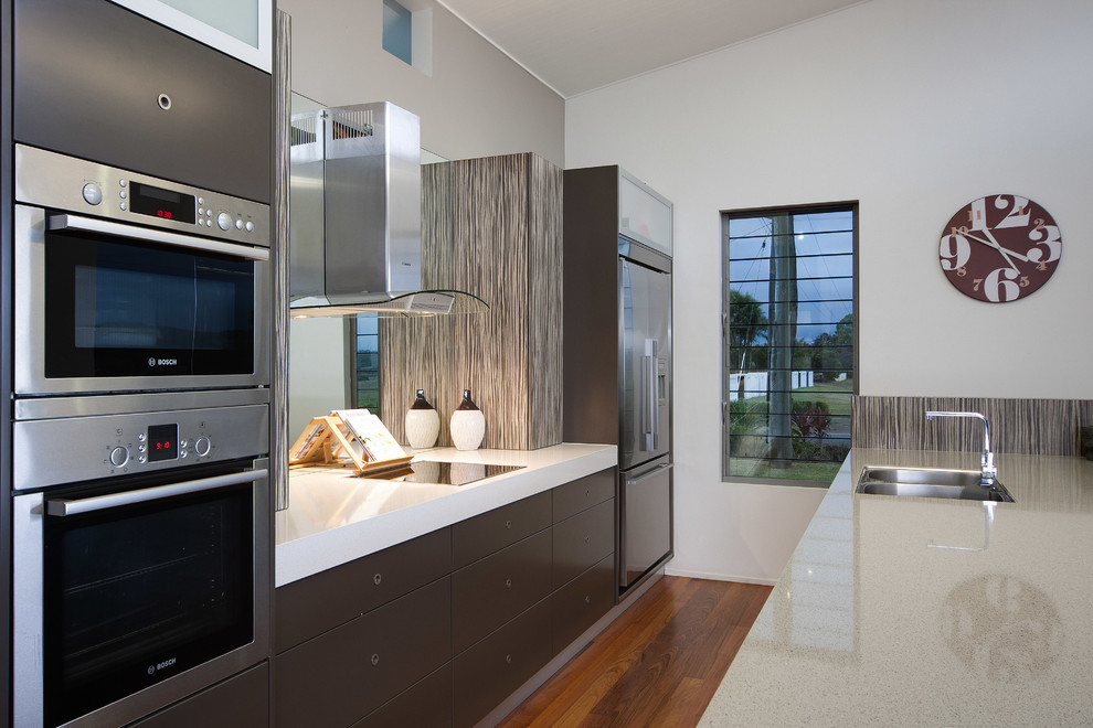 Example of a trendy kitchen design in Cairns