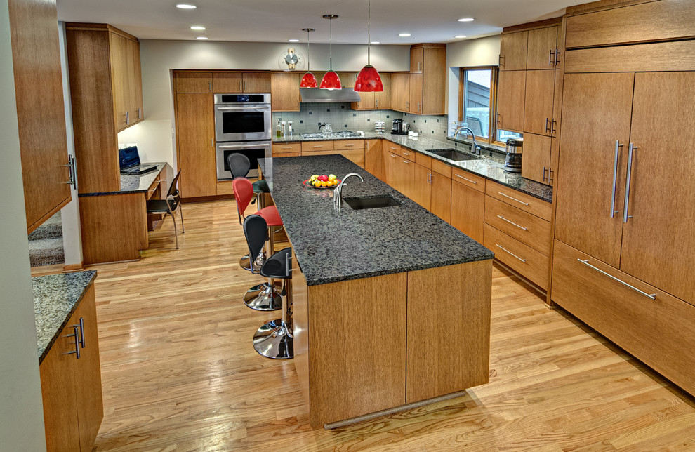 Eat-in kitchen - mid-sized eclectic l-shaped eat-in kitchen idea in Minneapolis with an undermount sink, flat-panel cabinets, light wood cabinets, granite countertops and gray backsplash