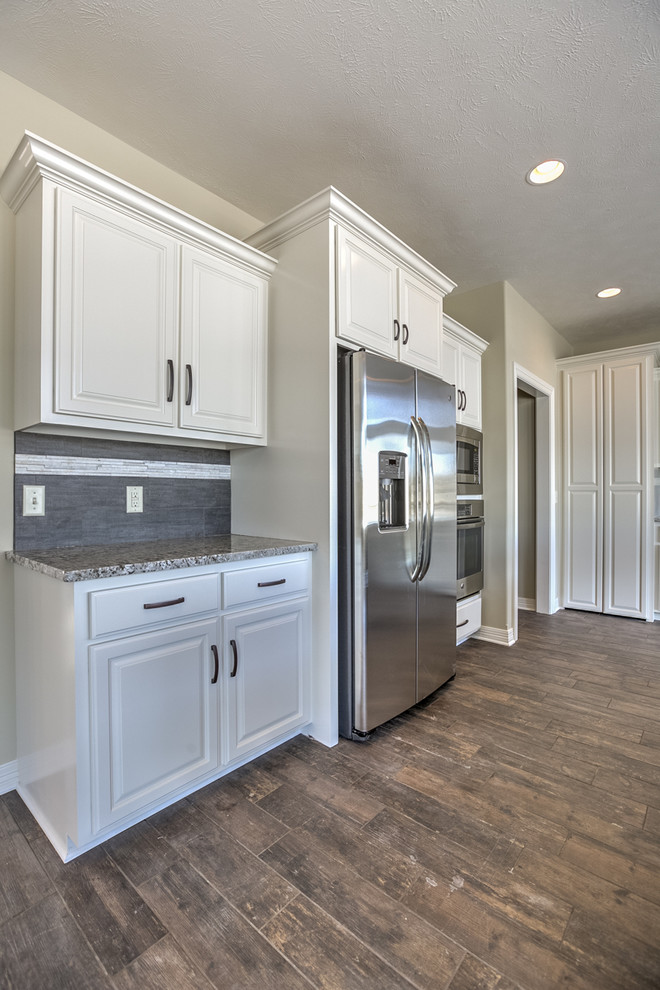 Example of a classic kitchen design in Omaha