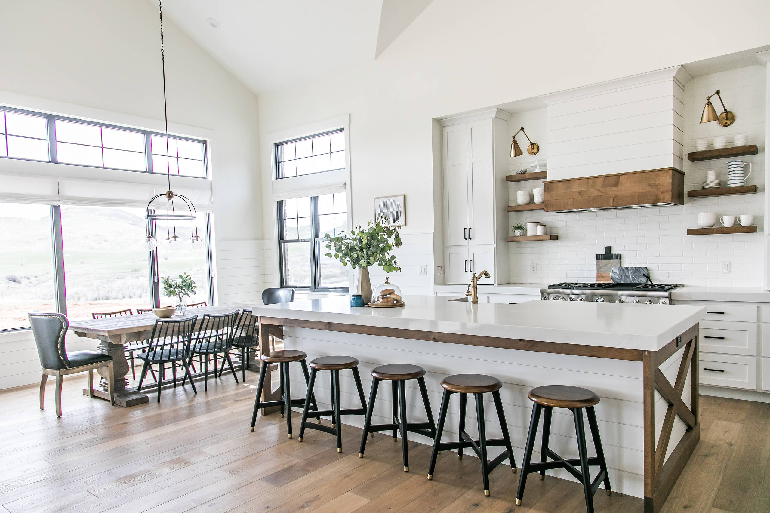 Featured image of post L Shaped Farmhouse Kitchen : These farmhouse legs are absolutely stunning.
