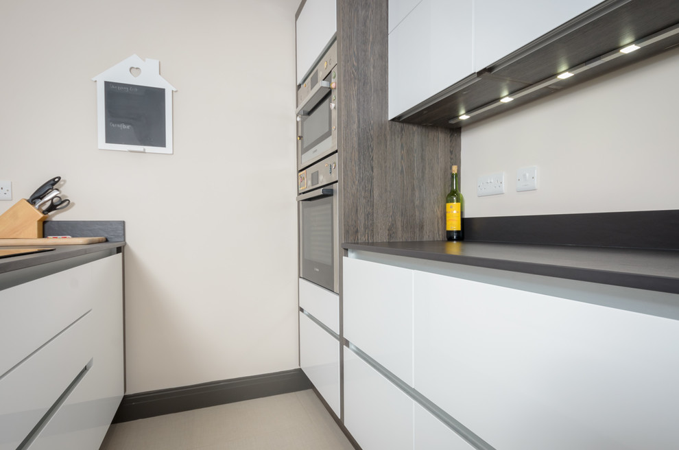 The perfect modern kitchen with clever design and the shine of a gloss ...