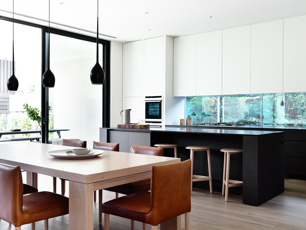 Photo of a contemporary kitchen in Melbourne.