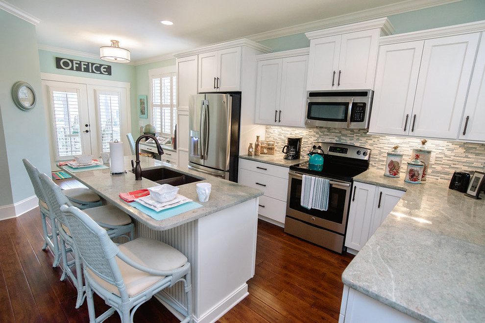 The SANDFIDDLER COTTAGE kitchen Campagne Cuisine Wilmington par