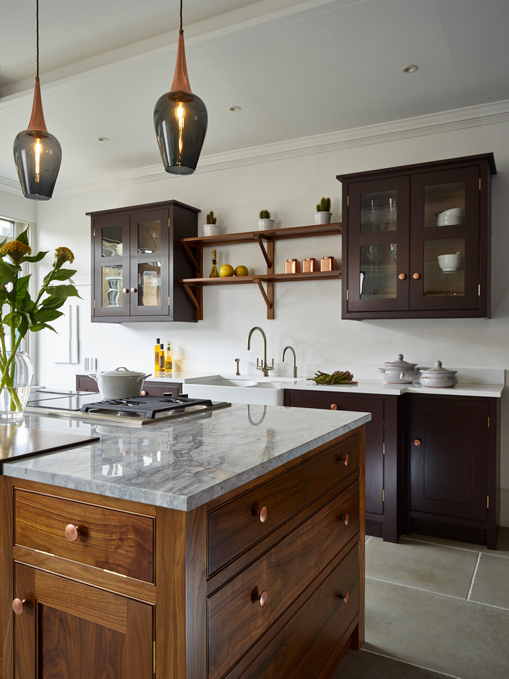 Foto di una cucina chic con lavello stile country, ante in stile shaker, ante in legno bruno, elettrodomestici in acciaio inossidabile e pavimento grigio