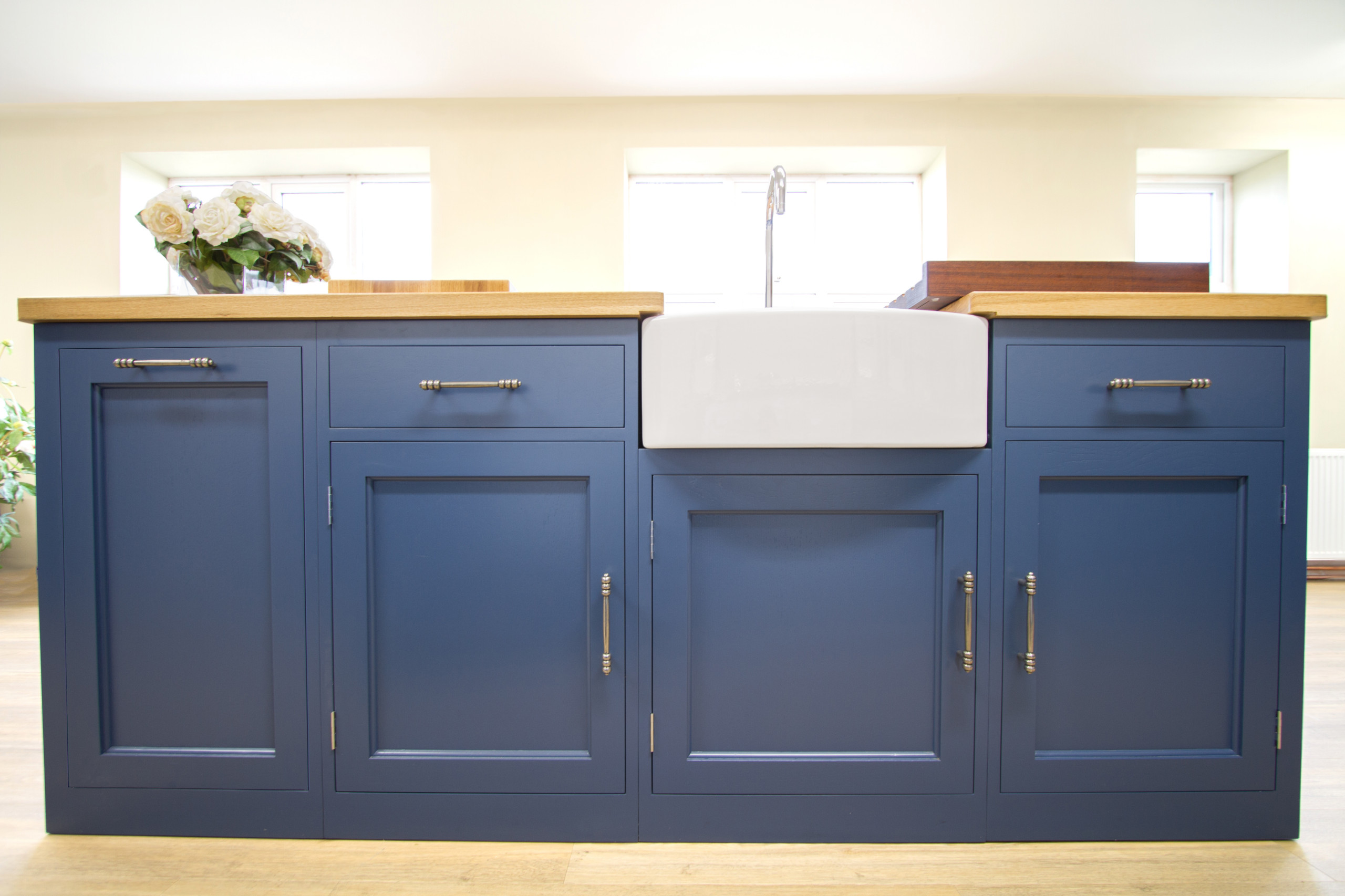 https://st.hzcdn.com/simgs/pictures/kitchens/the-stiffkey-blue-in-frame-kitchen-naked-kitchens-img~1031fb6b042a6708_14-7307-1-c1802de.jpg