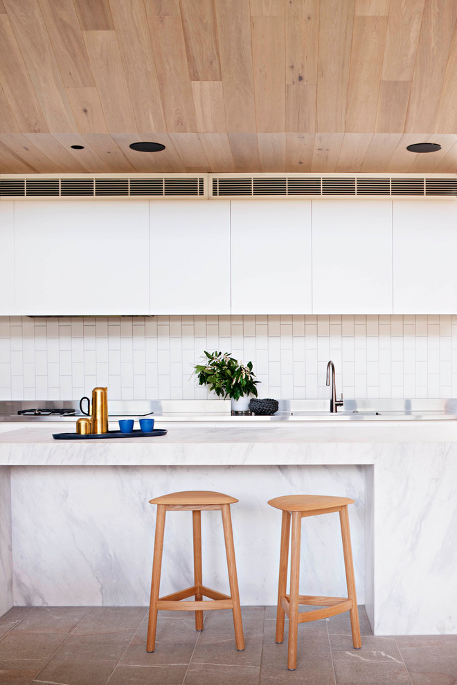 Inspiration for a modern kitchen remodel in Geelong
