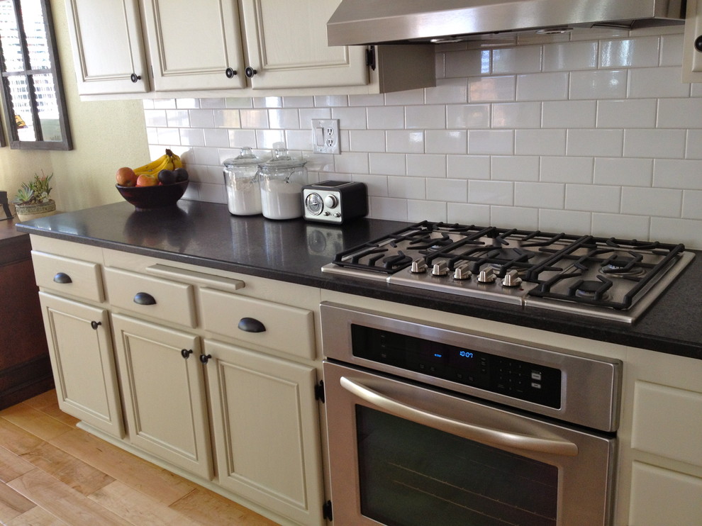 Elegant kitchen photo in San Diego