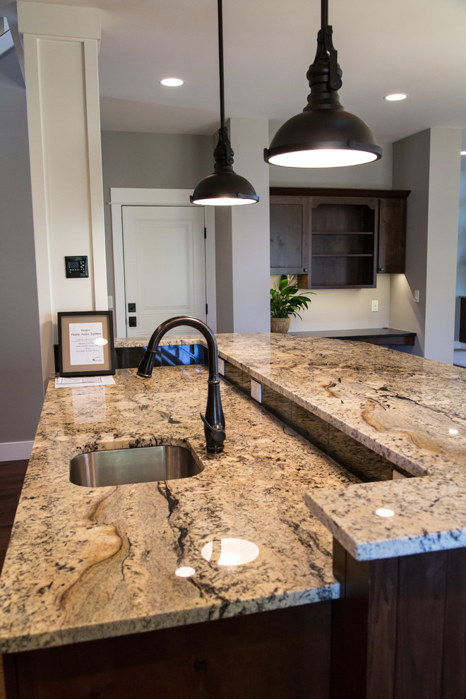 The Willow, a Custom Home by Hanson Homes, Inc. Kitchen Grand