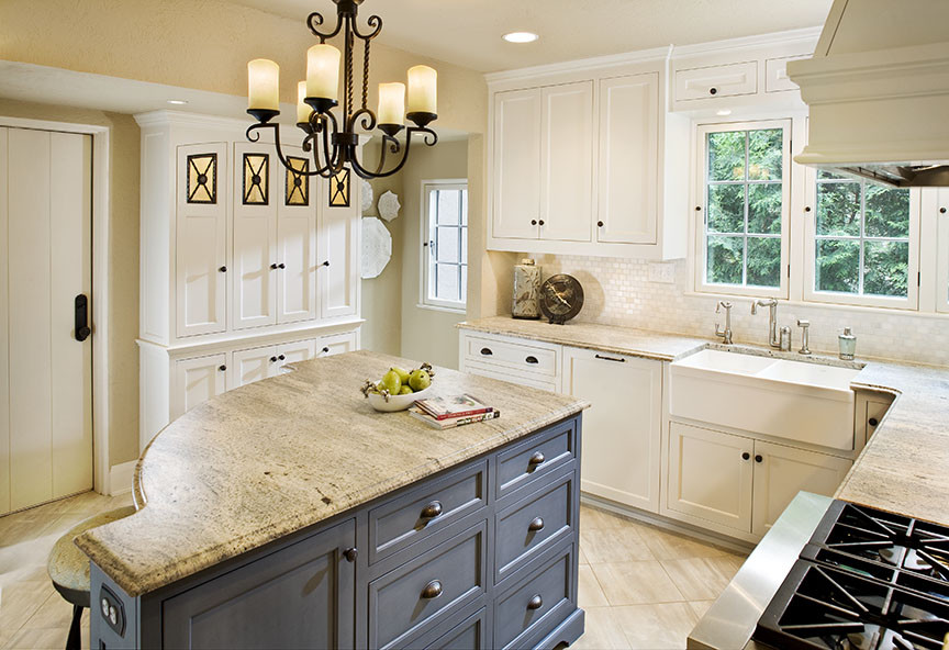 The of Avon Traditional Kitchen Minneapolis by The