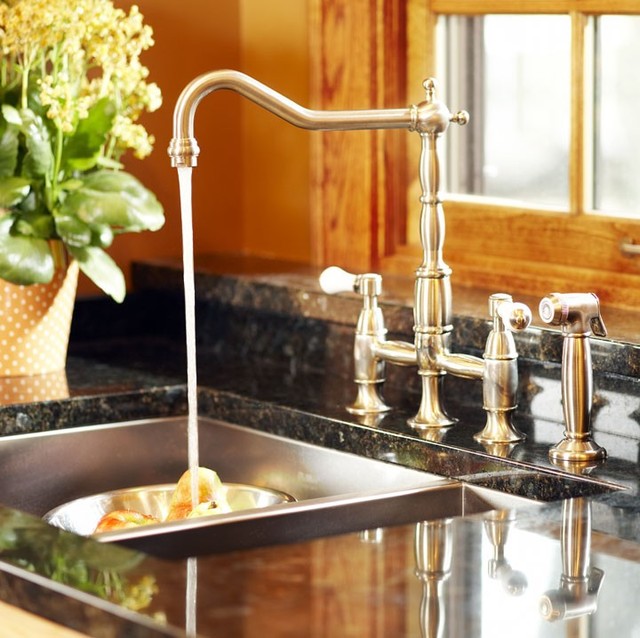 The of Avon Traditional Kitchen Minneapolis by The