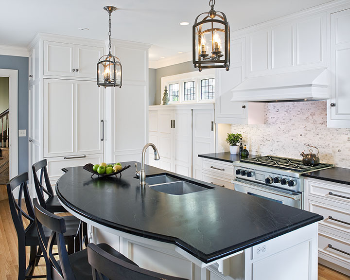 The of Avon Traditional Kitchen Minneapolis by The