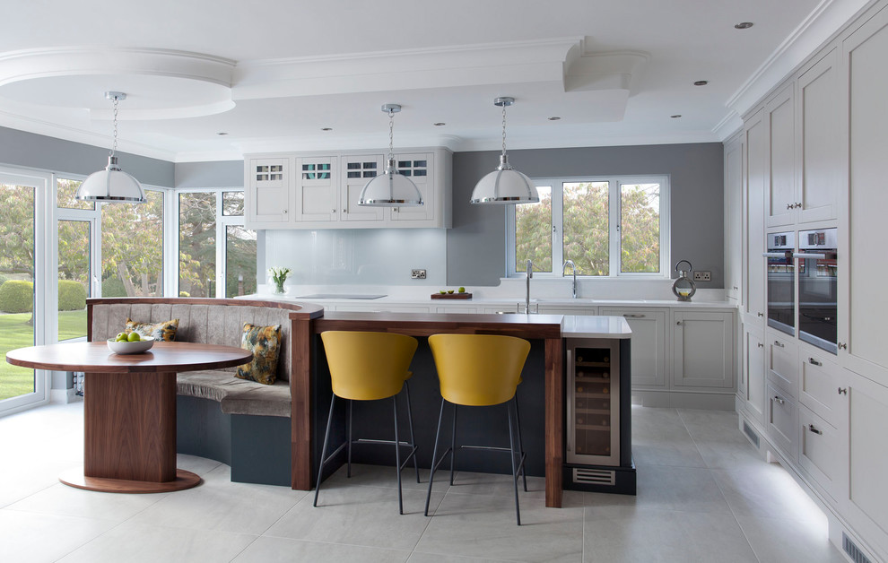 Design ideas for a traditional kitchen in Belfast with an island.
