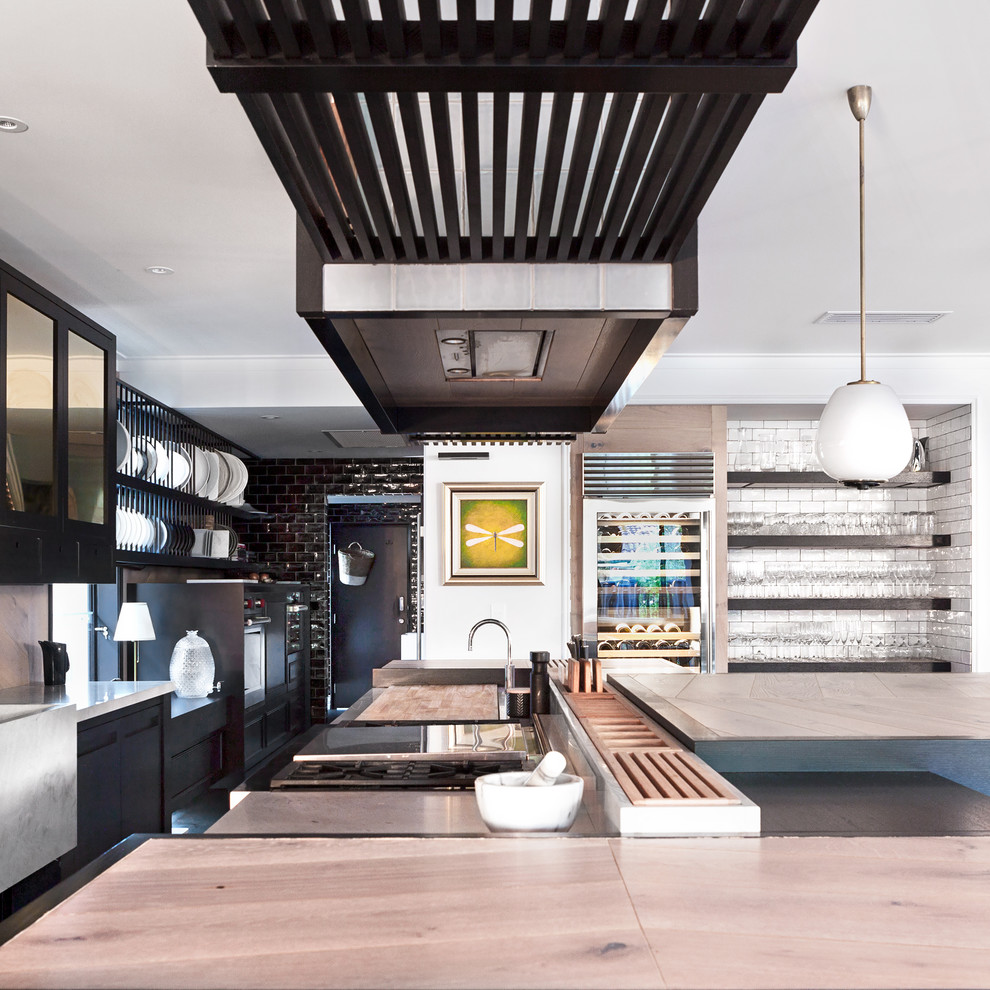 Design ideas for a classic kitchen in Perth.