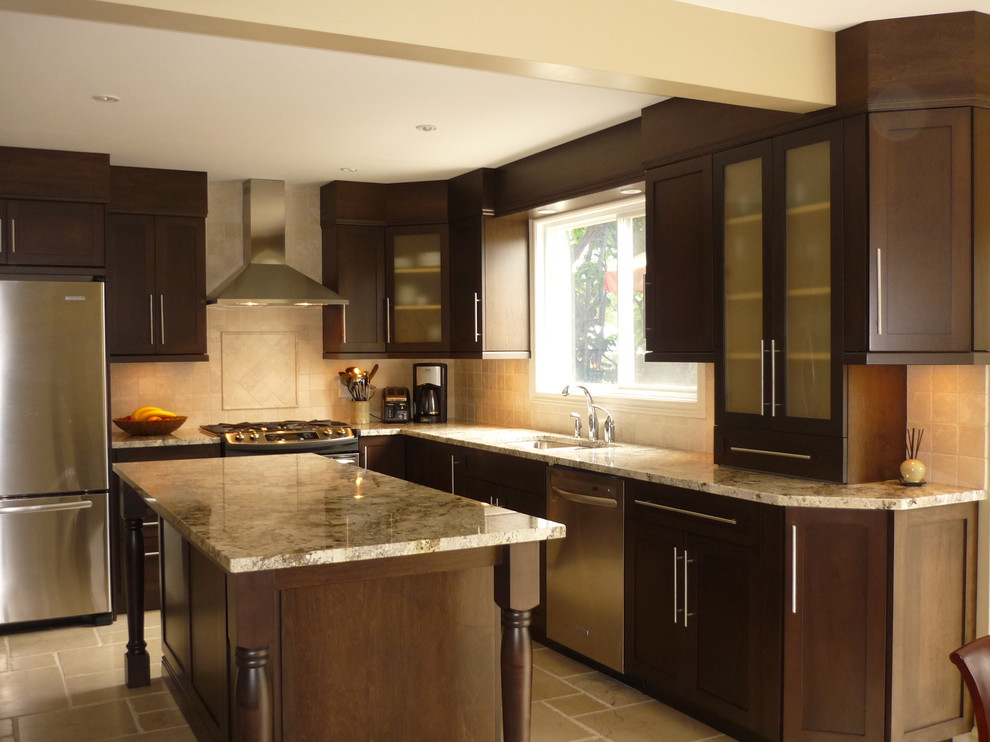 Example of a trendy kitchen design in Toronto