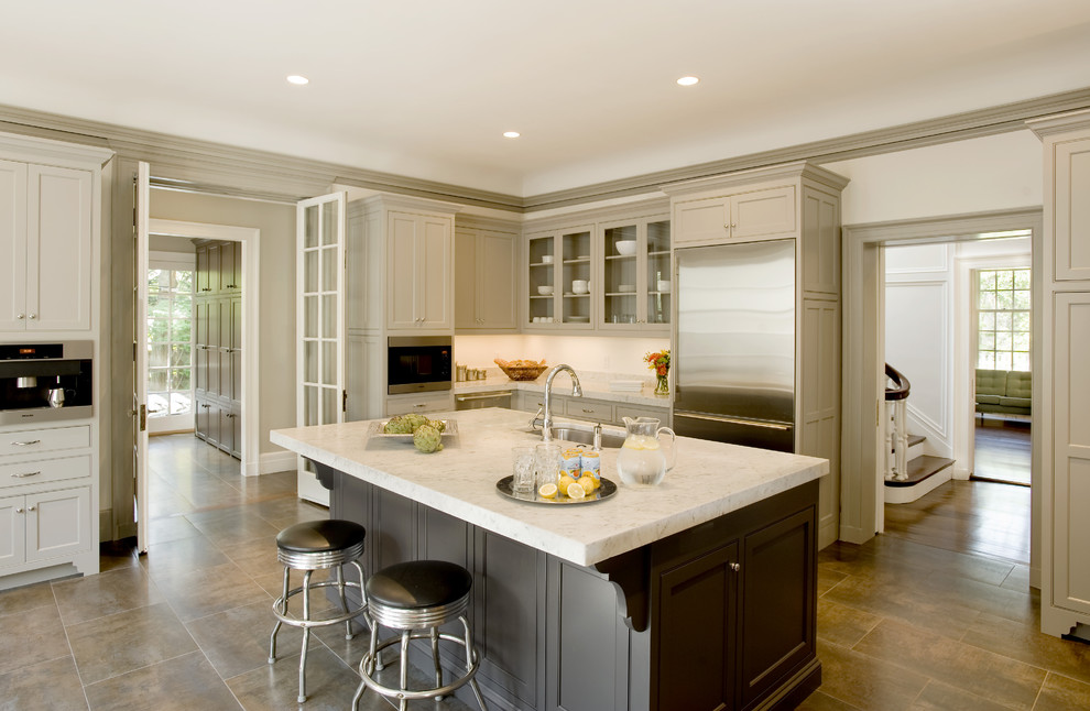 Kitchen - traditional kitchen idea in Boston