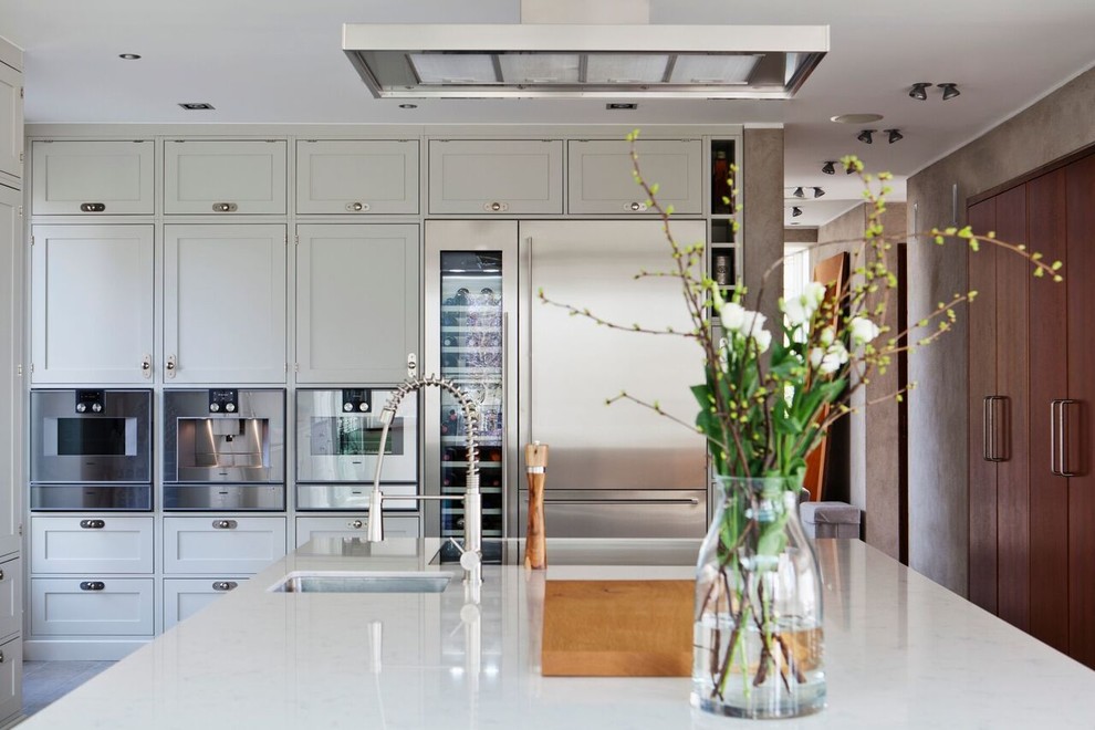 Transitional kitchen photo in Stockholm