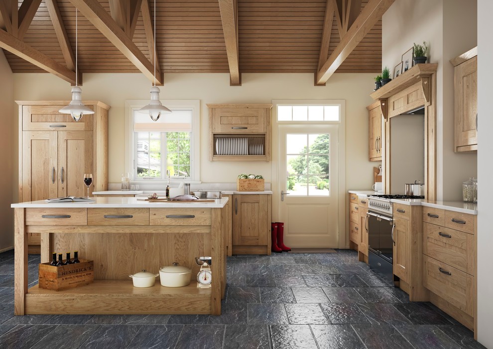 Imagen de cocina campestre grande con fregadero sobremueble, puertas de armario de madera clara y una isla