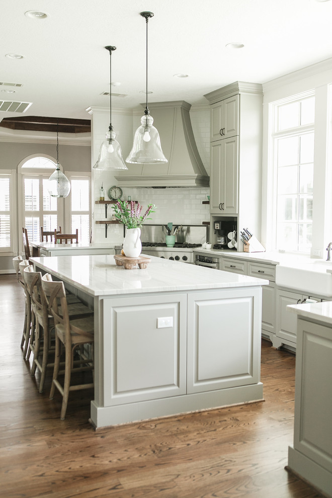 Example of a country kitchen design in Houston