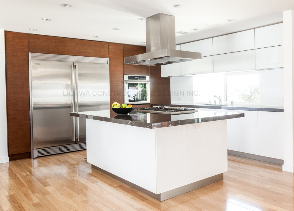 Top Notch Kitchen Hollywood, California, USA Modern Kitchen Los Angeles by Luxus