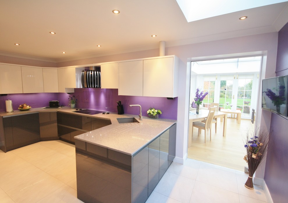 Inspiration for a contemporary kitchen in Essex.