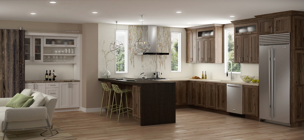Exempel på ett stort klassiskt flerfärgad flerfärgat kök, med en undermonterad diskho, släta luckor, skåp i mellenmörkt trä, bänkskiva i kvartsit, flerfärgad stänkskydd, stänkskydd i mosaik, rostfria vitvaror, ljust trägolv, en halv köksö och brunt golv