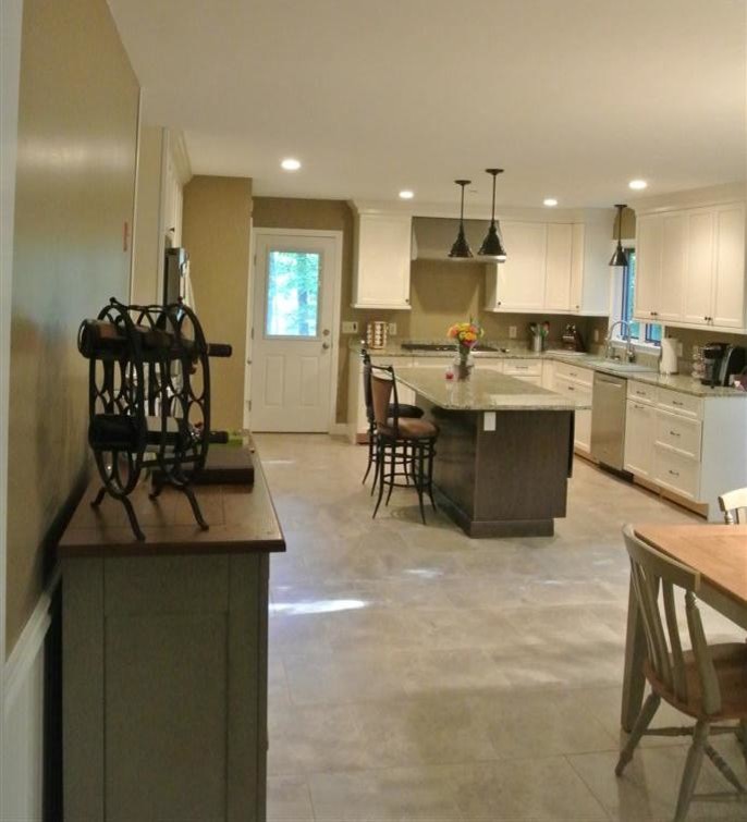 Example of a mid-sized classic l-shaped eat-in kitchen design in Boston with an undermount sink, recessed-panel cabinets, white cabinets and granite countertops