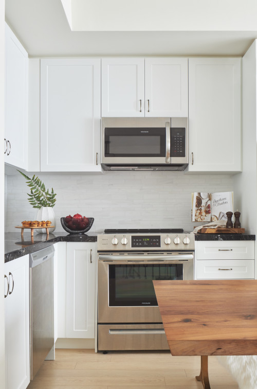 White Cabinets with Dark Countertops The Elegance of the Contrast ...