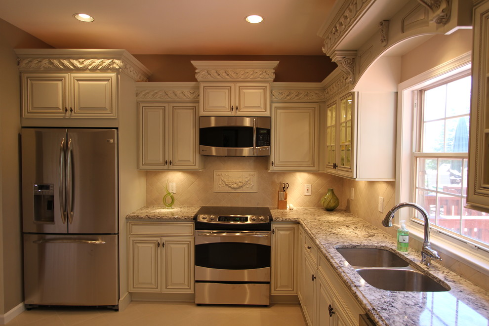 Townhouse McLean Kitchen Traditional Kitchen DC Metro by Art