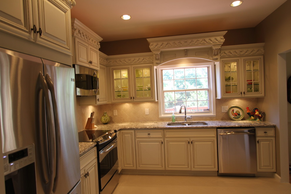 Townhouse McLean Kitchen Traditional Kitchen DC Metro by Art