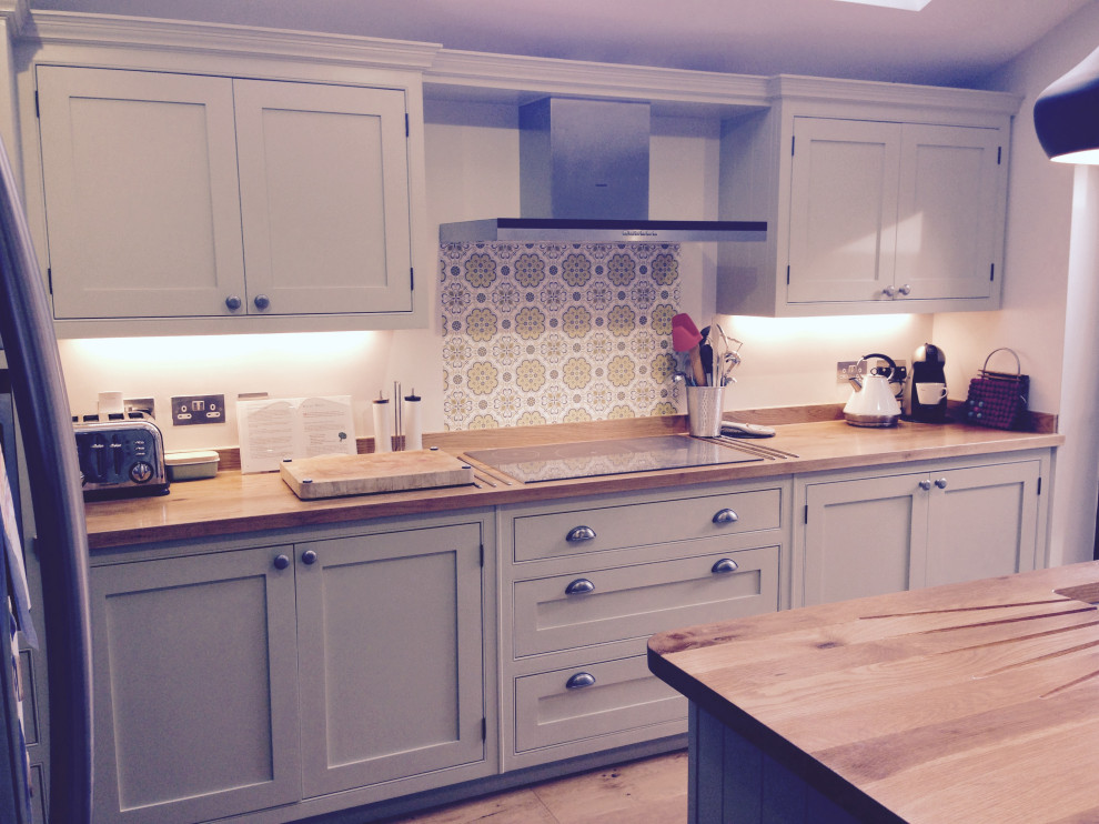 Traditional Cream Handmade Kitchen With Wooden Worktops And Statement Tiles Traditional Kitchen Surrey By Handmade Kitchens Of Christchurch Houzz