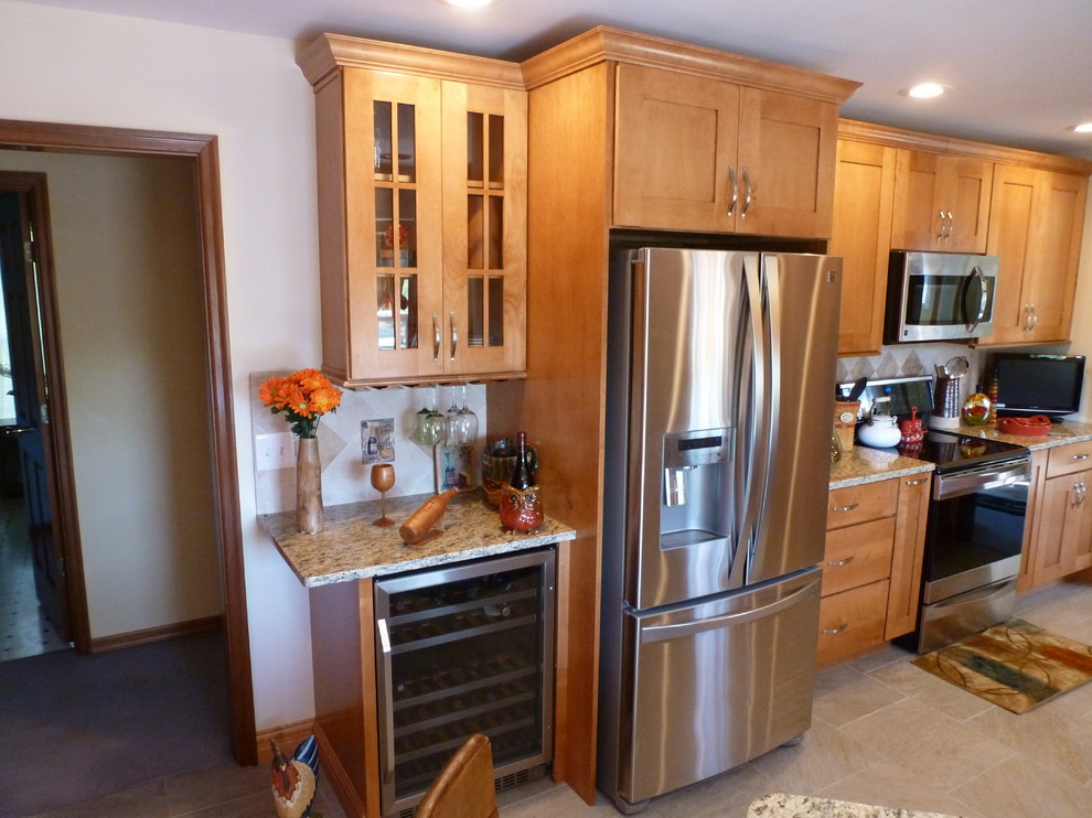 Traditional Hazelnut Kitchen Remodel - Traditional ...