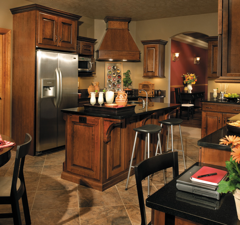 Eat-in kitchen - large traditional u-shaped eat-in kitchen idea in Other with raised-panel cabinets, medium tone wood cabinets, granite countertops, stainless steel appliances and an island