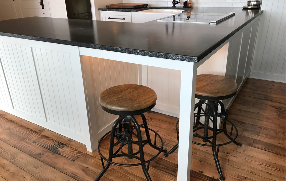 Traditional Kitchen Islands and Peninsulas Traditional Kitchen