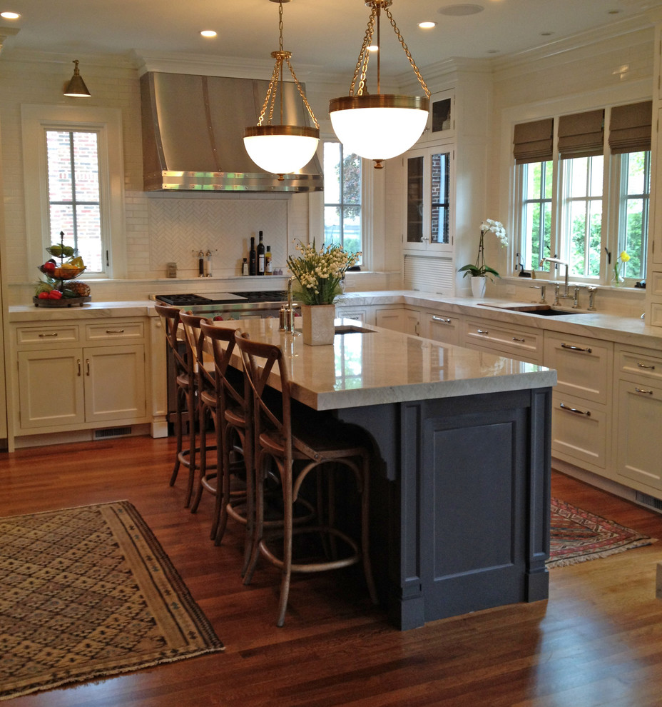 Photo of a classic l-shaped kitchen in Chicago.