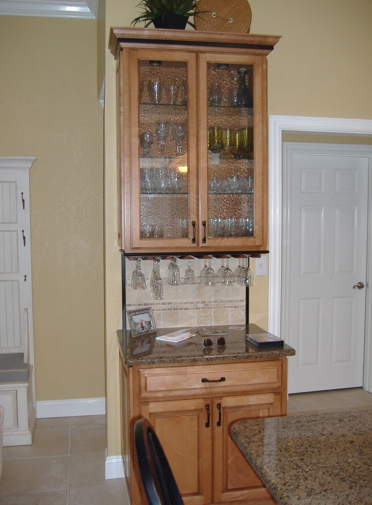 Example of a classic kitchen design in Orlando