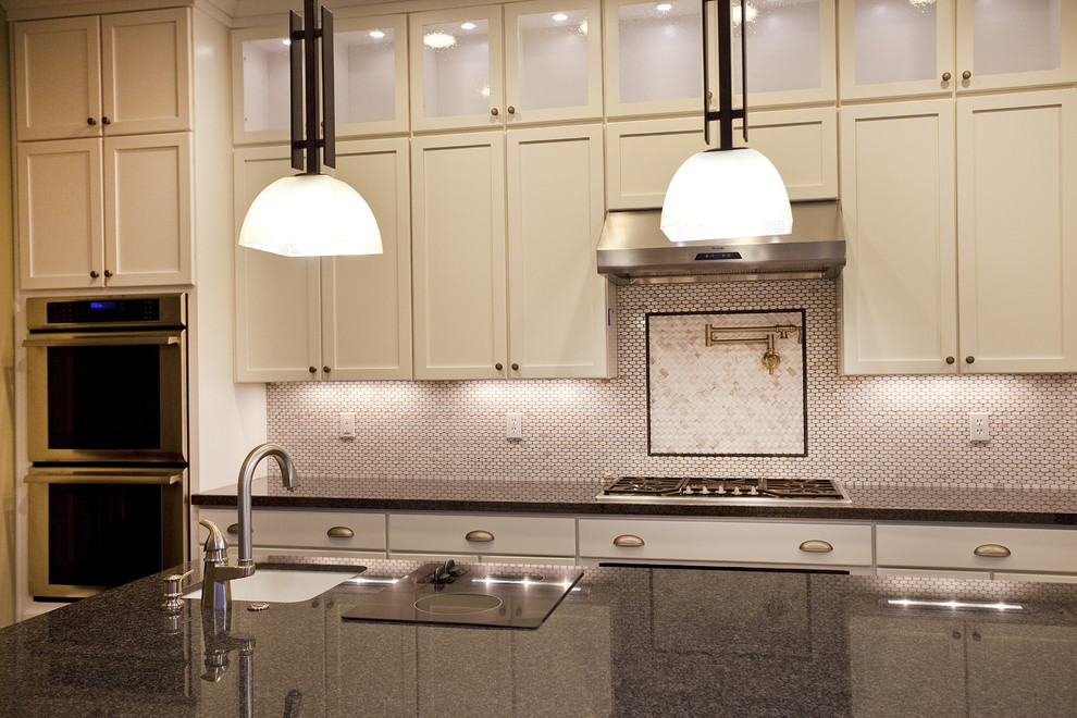 Example of a classic kitchen design in Salt Lake City