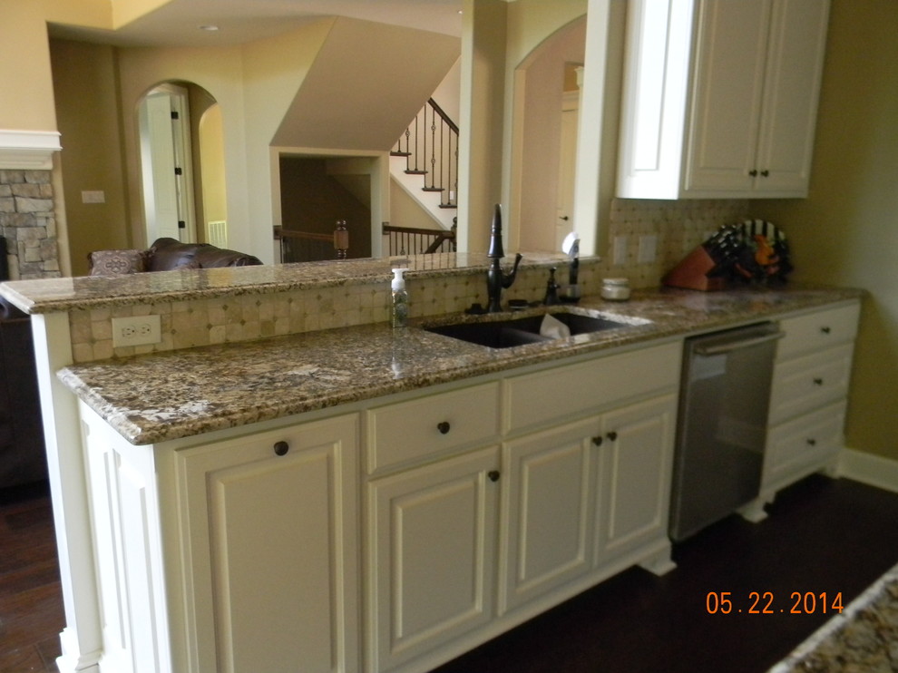 Inspiration for a timeless kitchen remodel in Little Rock